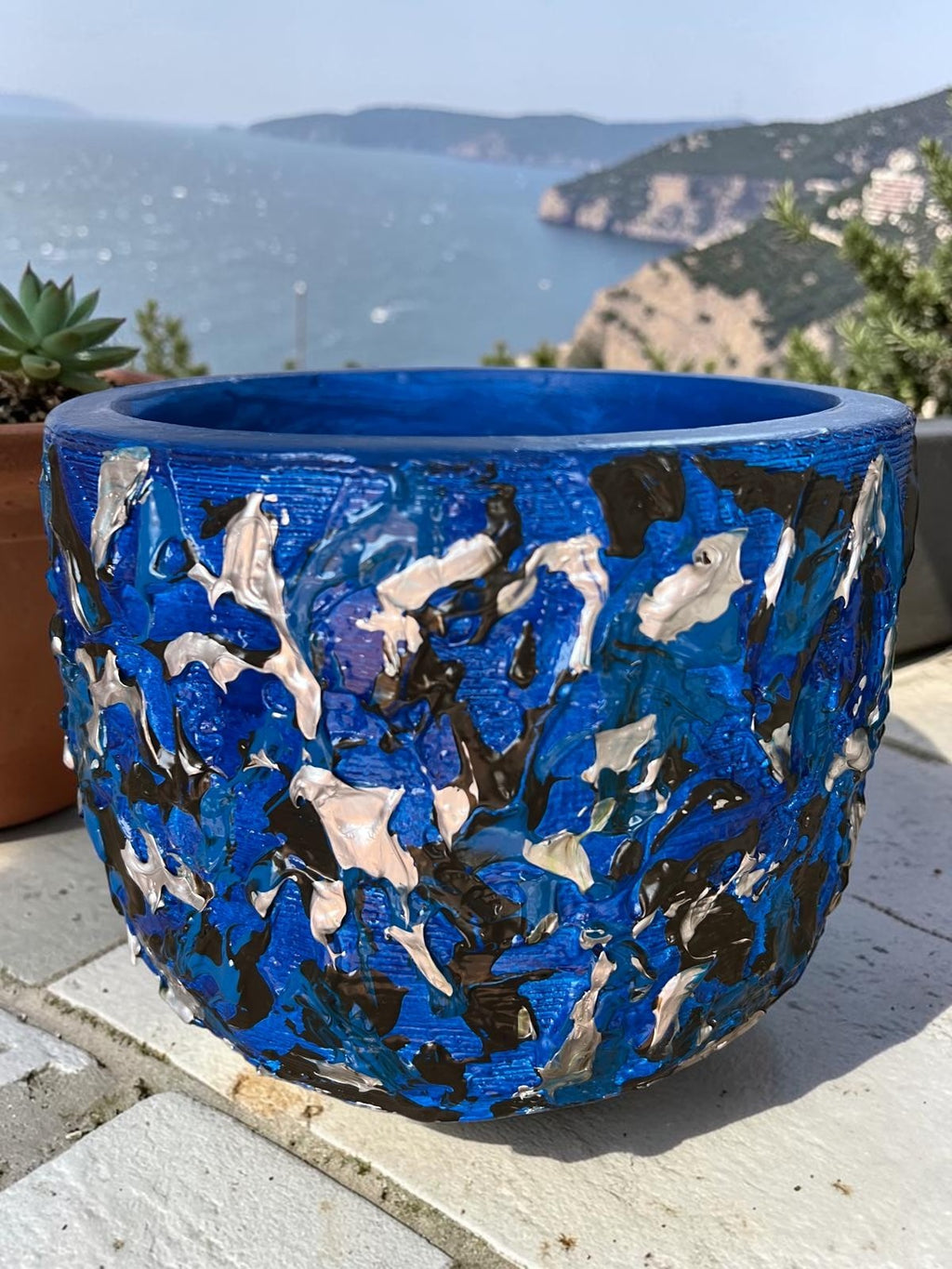 Pot de fleur décoratif bleu