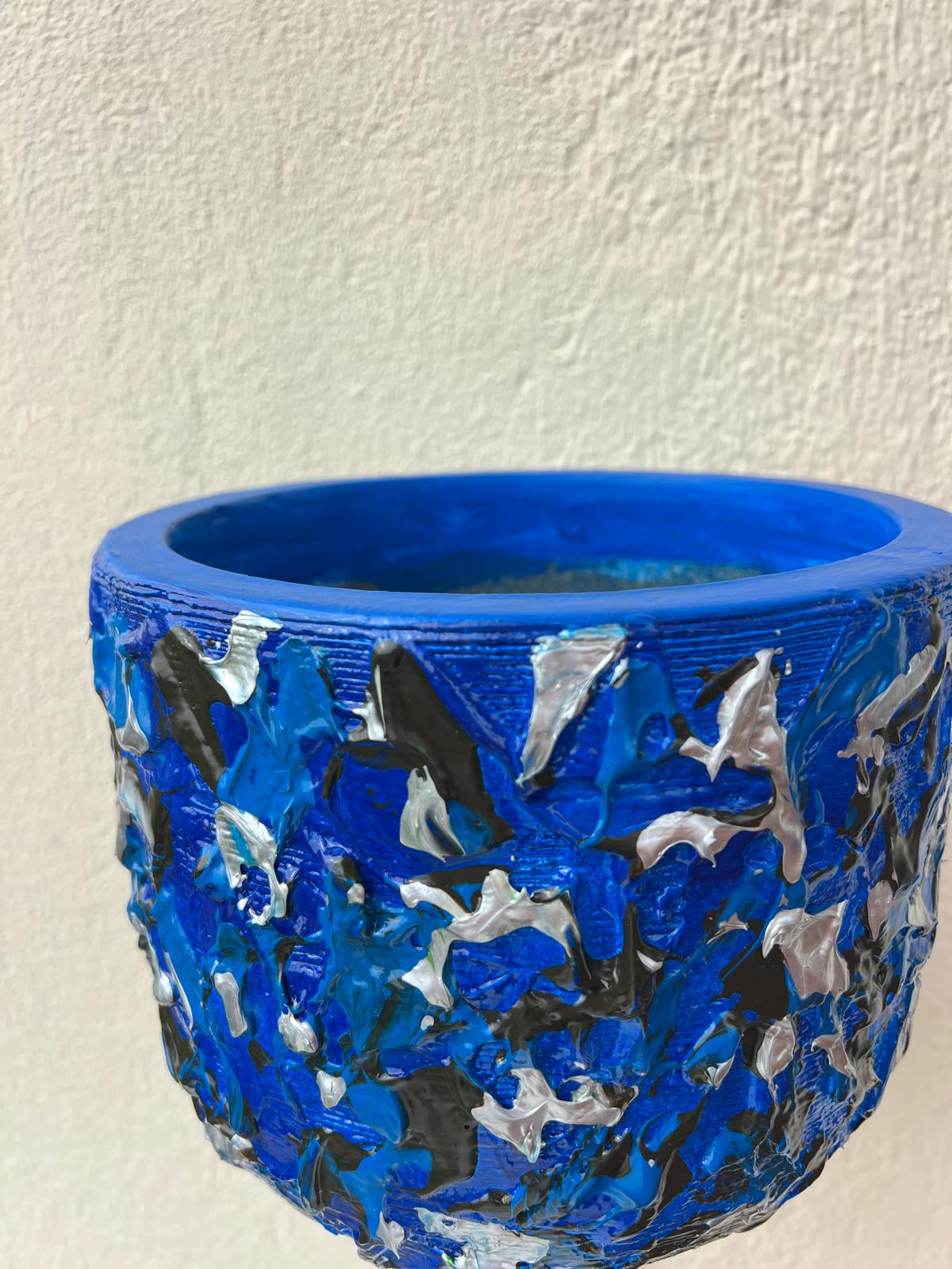 Pot de fleur décoratif bleu