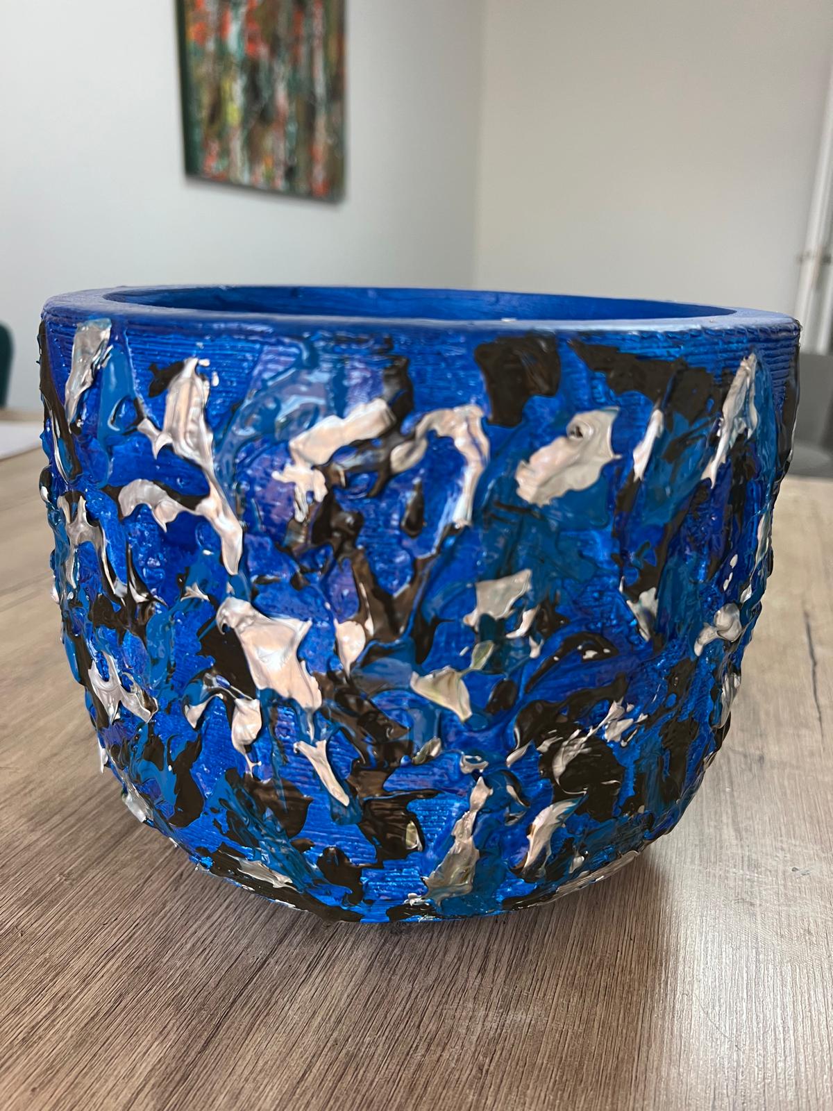 Pot de fleur décoratif bleu