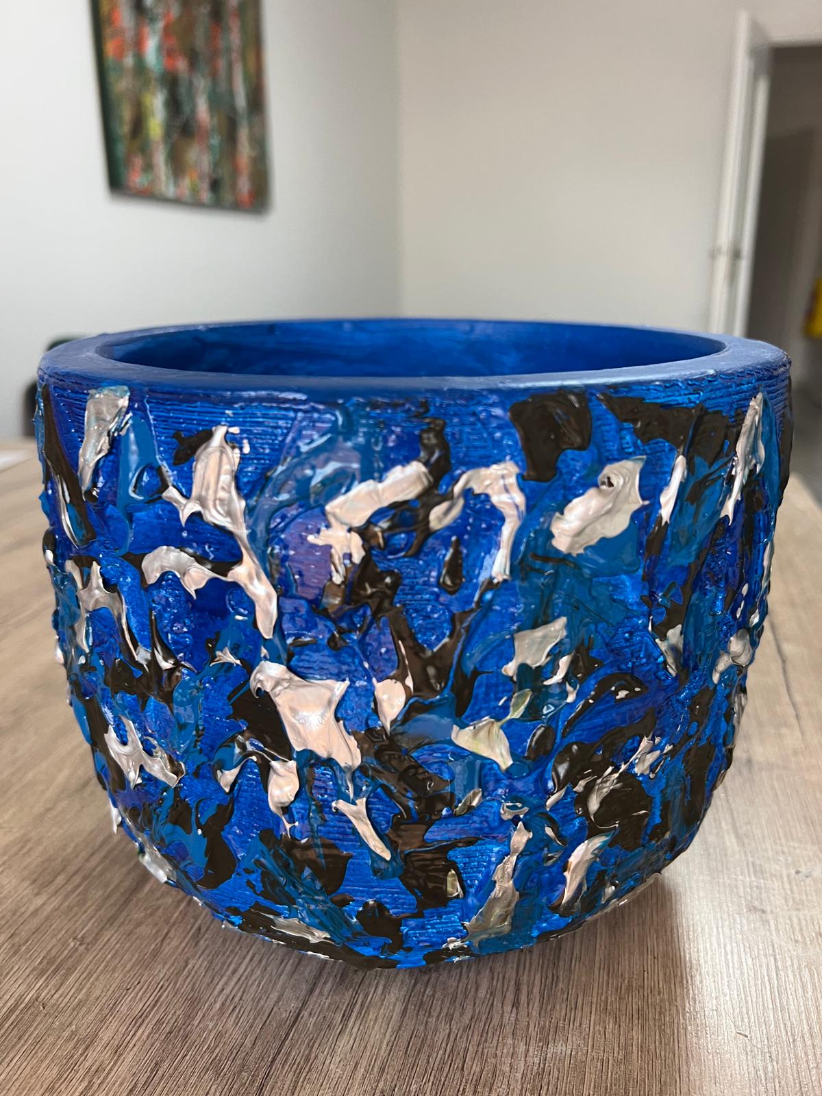 Pot de fleur décoratif bleu